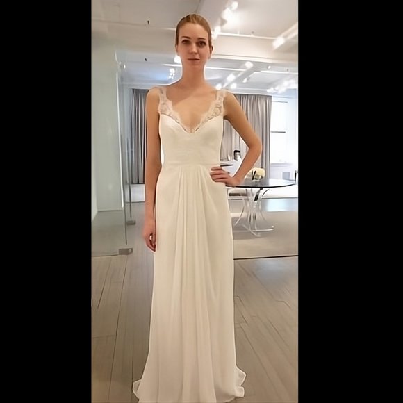 Monique Lhuillier Ivory Lace Wedding Gown - Picture 1 of 15
